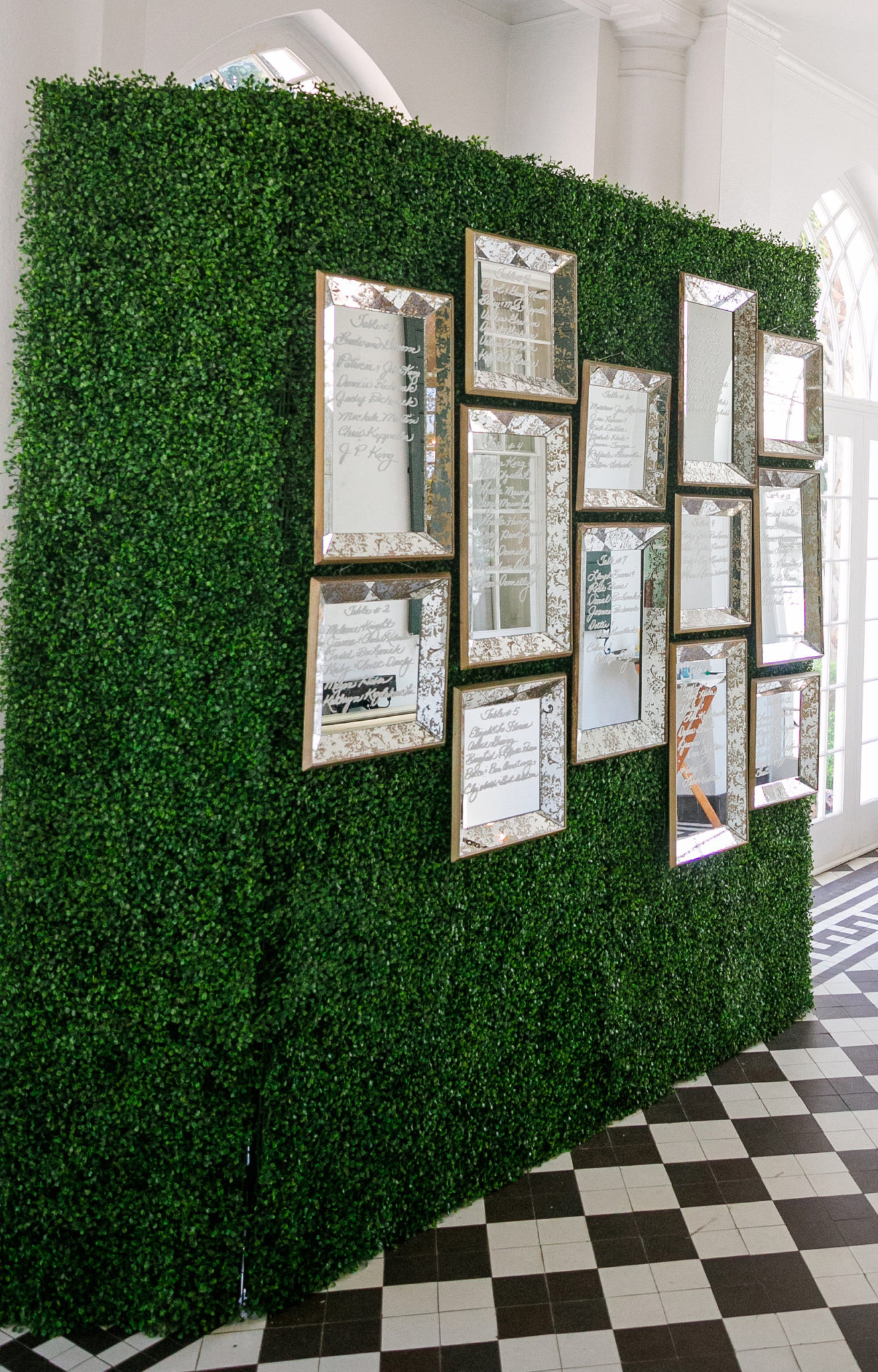 Boxwood Walls - Loluma