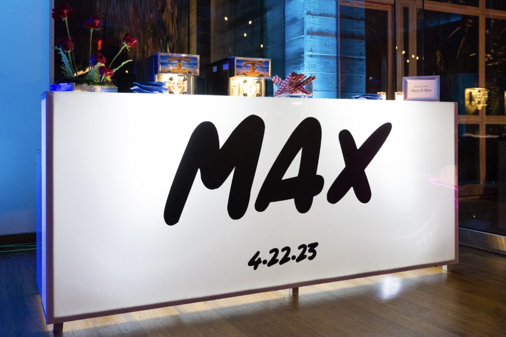 Plexiglass Bar with LED Lighting Loluma